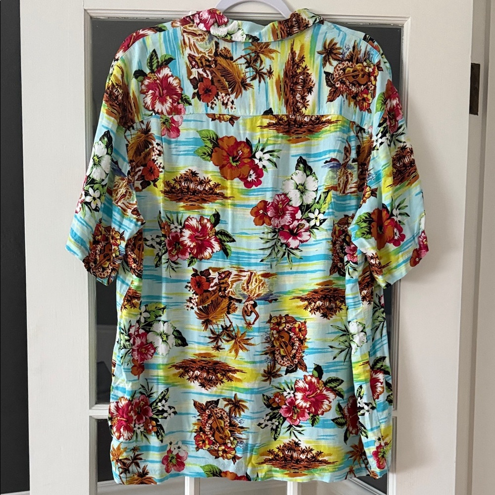 Classic Hawaiian Floral Men's Shirt - Picture 4 of 4